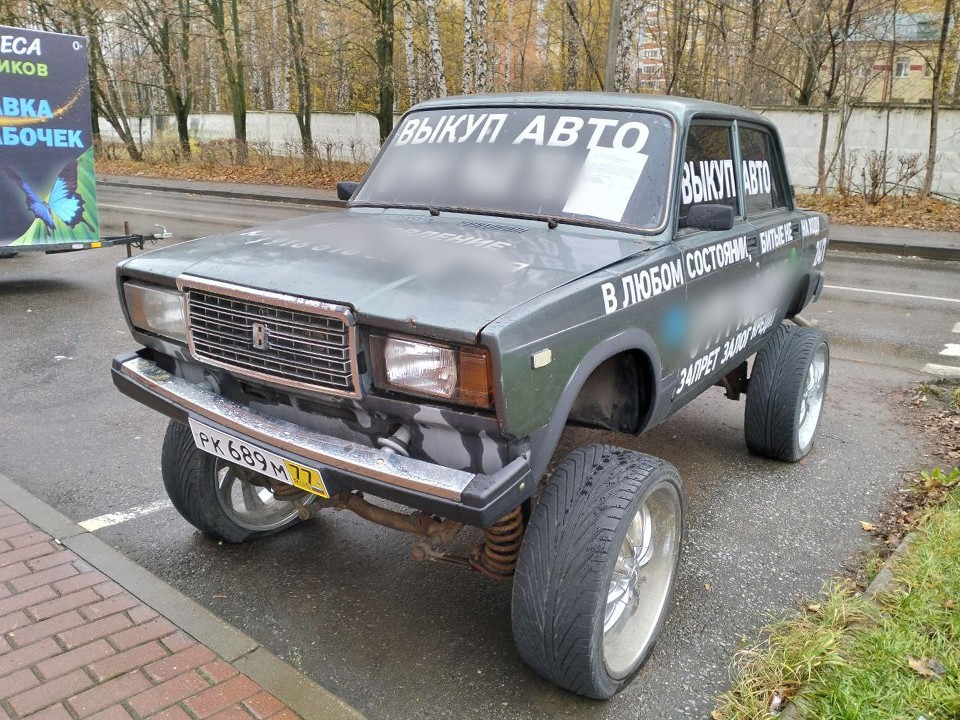 Автомобиль-рекламу попросили убрать с парковочного места в Ивантеевке