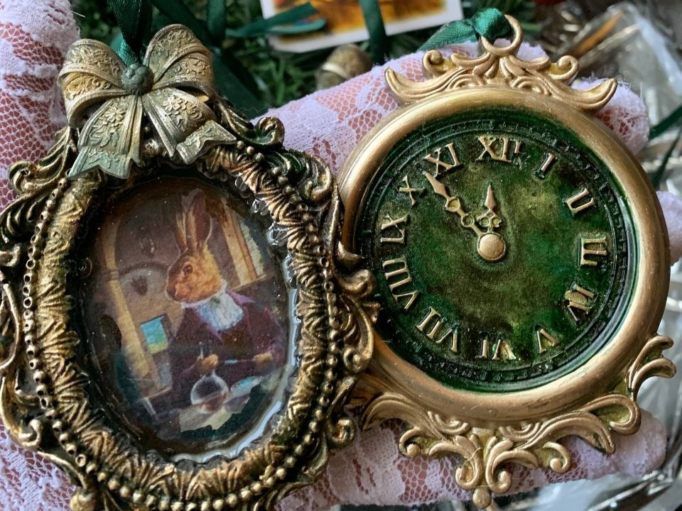 Праздник на ниточке: как жительница Балашихи создает новогоднее настроение с помощью смолы, гипса и салфеток