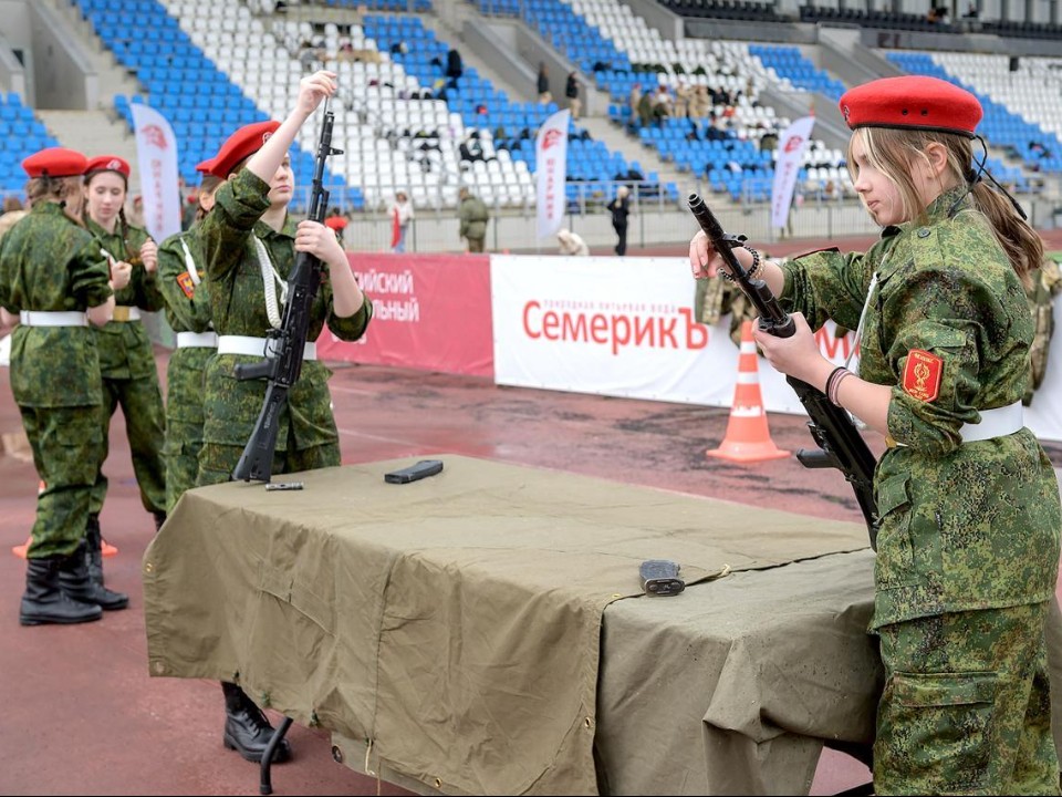 Команда «Витязь» из Быкова завоевала кубок Мужества в игре «Наследники победы»