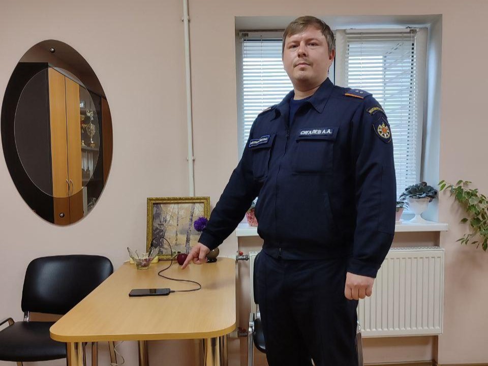 Соблюдение простых правил при зарядке телефона убережет от беды