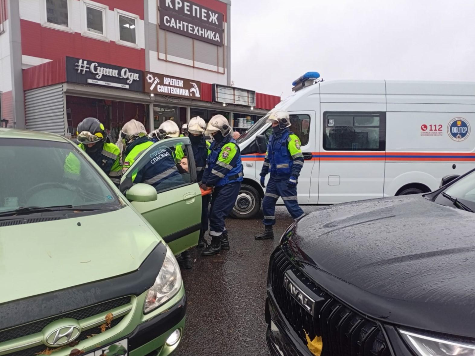 Спасатели отработали действия при серьезном ДТП