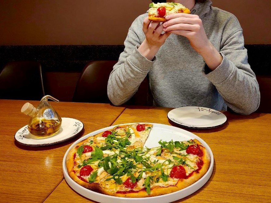 Незаконно построенный ларек по продаже пиццы снесут в Белоозерском