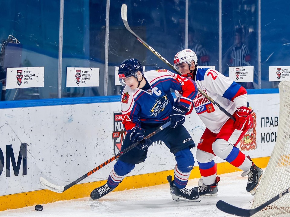 «Атлант» сдержал натиск «Красной Машины Юниор» и взял первую победу сезона