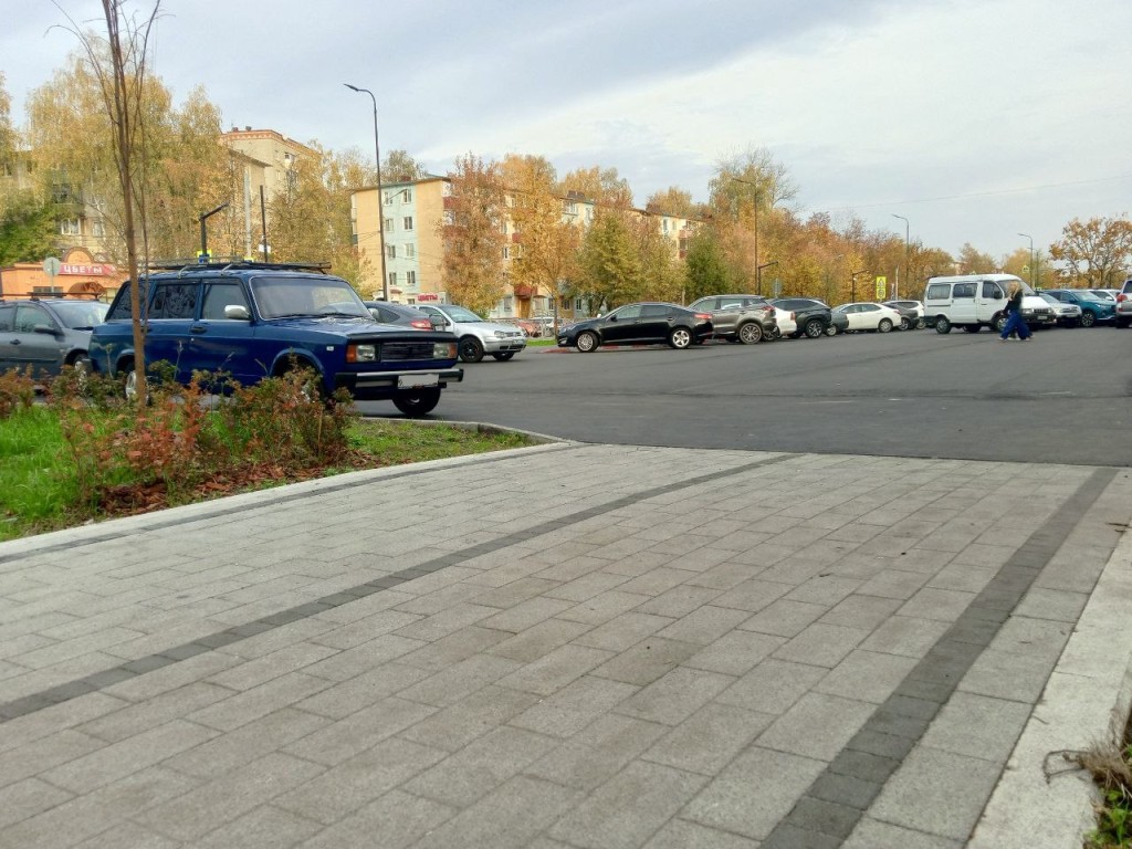 Парковка у «Гранда» вновь доступна для стоянки автомобилей