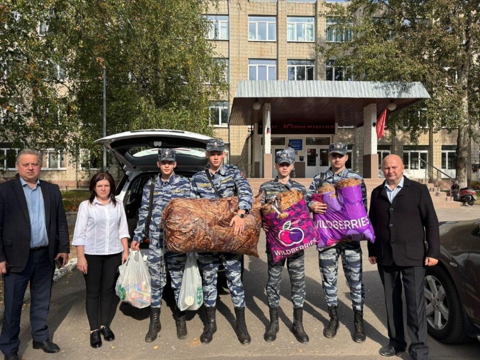 Бойцы поблагодарили студентов и преподавателей колледжа «Энергия» за поддержку