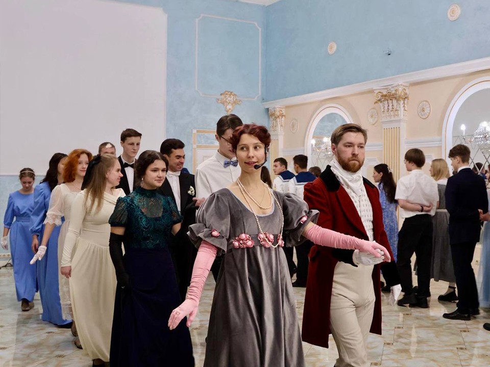 Более 250 участников собрал Покровский бал в Ступине