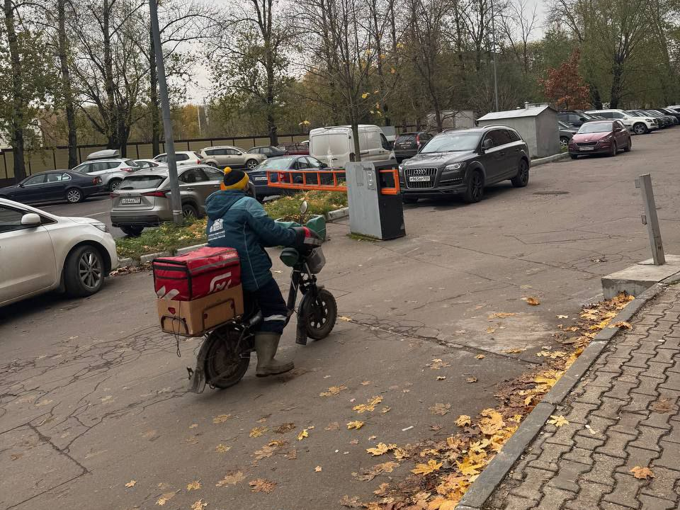 В Реутове курьеры массово переходят на форму «Жилсервиса» из-за высокого качества одежды