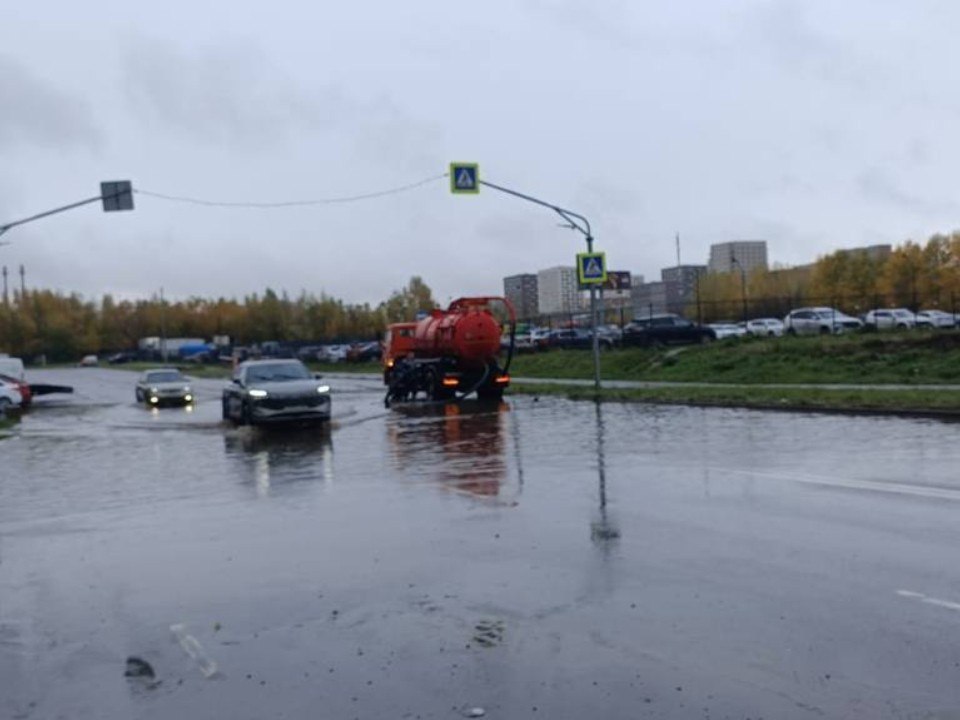 В Дрожжине устраняют затопление улицы Южной и дворов