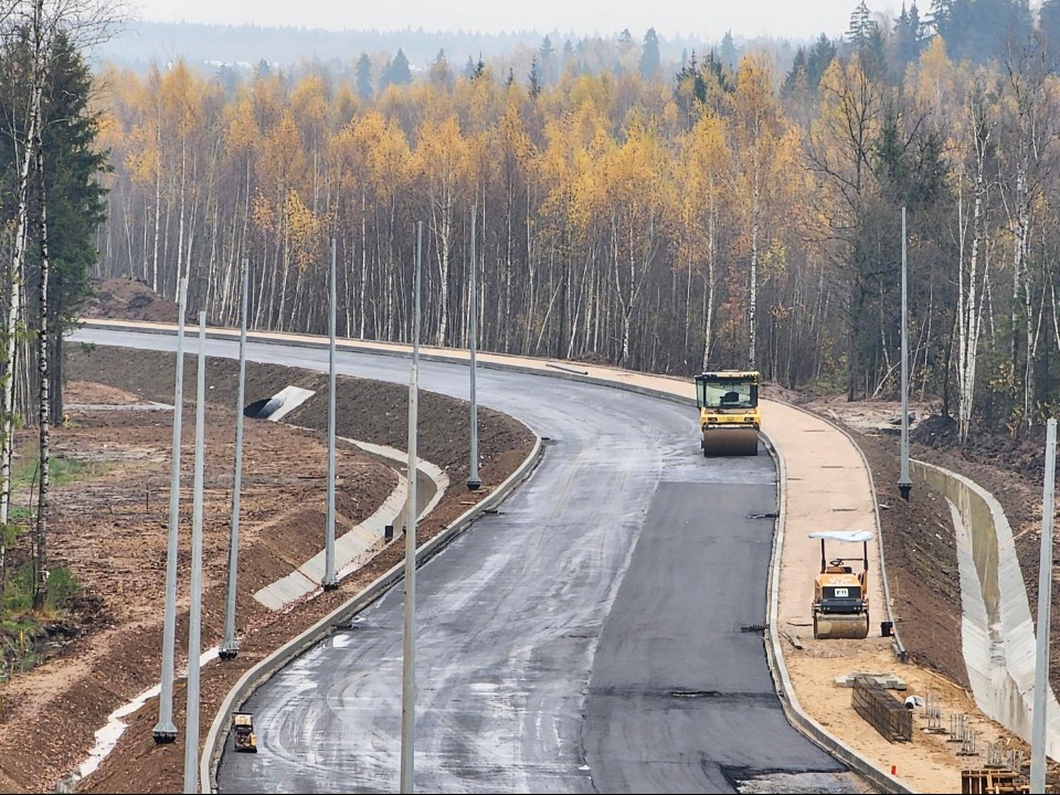 До конца октября завершат асфальтирование Северного подъезда к Лобне
