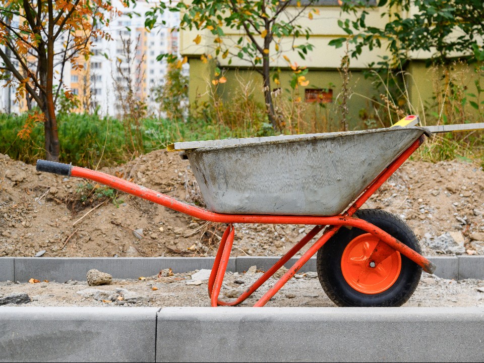 Сирень, спорт и новые дороги: как дворы в Курсакове за сезон превратились в образцовые