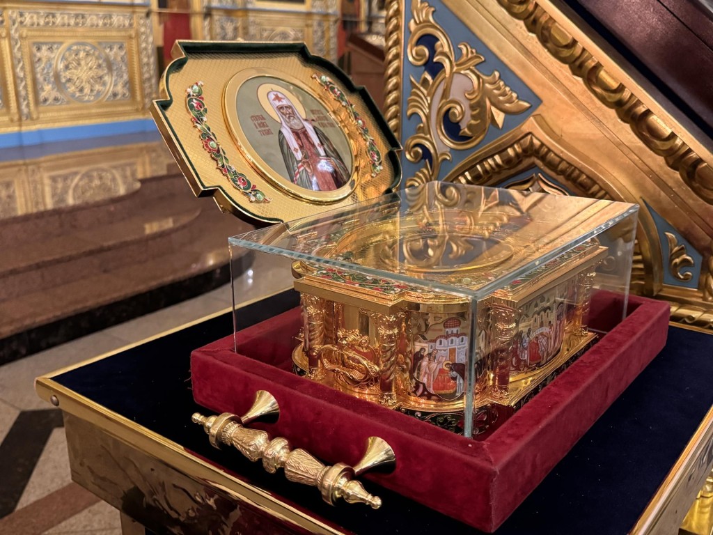 Десятки верующих пришли поклониться мощам святителя Тихона в Одинцове