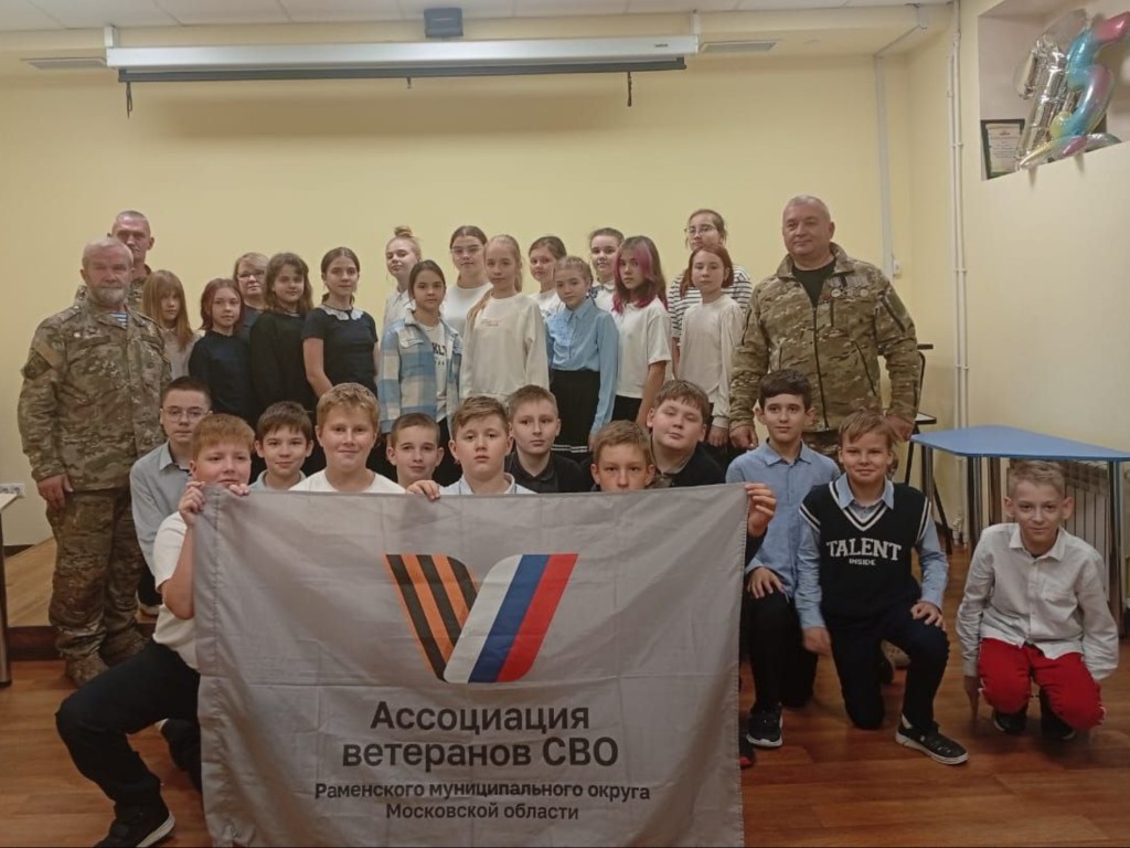 Ветераны СВО показали школьникам, какие трофеи и истории хранятся в музее спецоперации