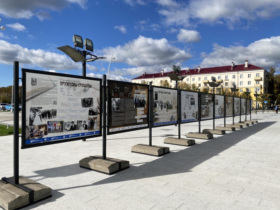 Портреты членов трудовых династий Машзавода можно увидеть на главной площади Электростали