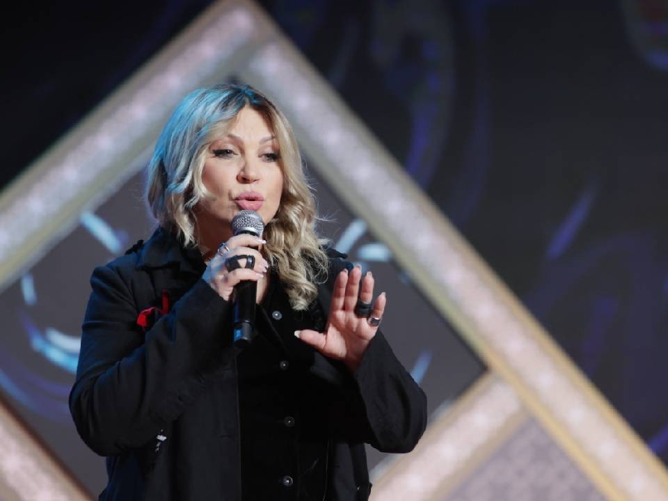 Возвращение вопреки: выступление Аи на «Золотом граммофоне» с песней «Останусь» стало триумфом силы воли