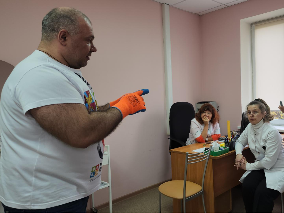 На диспансеризации в Центре здоровья «Русский Халк» сломал стержень из оцинкованной стали
