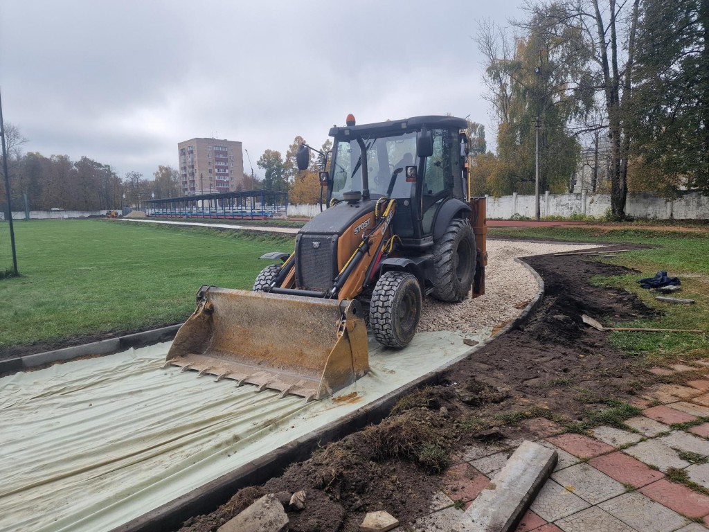 На стадионе в Цемгиганте устаревшую дорожку заменят на современную