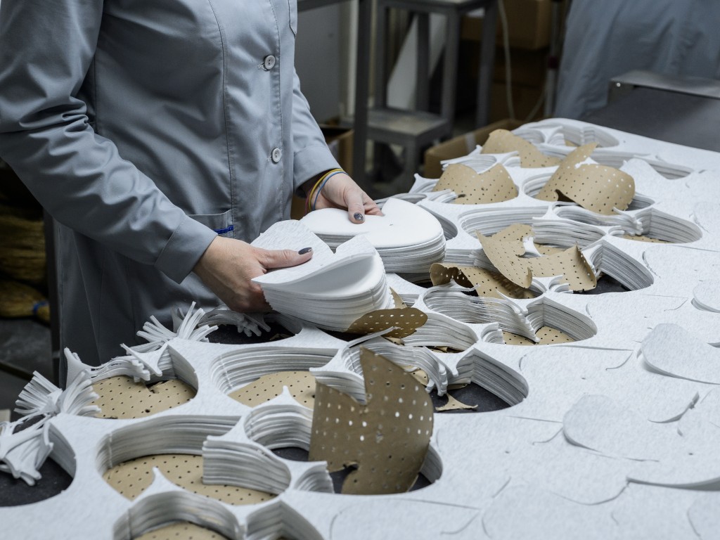 От носков не убежишь: контроль за красящейся обувью могут ужесточить