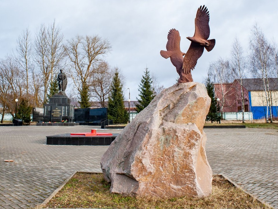 До конца октября восстановят освещение на мемориальном кладбище на улице Ленина