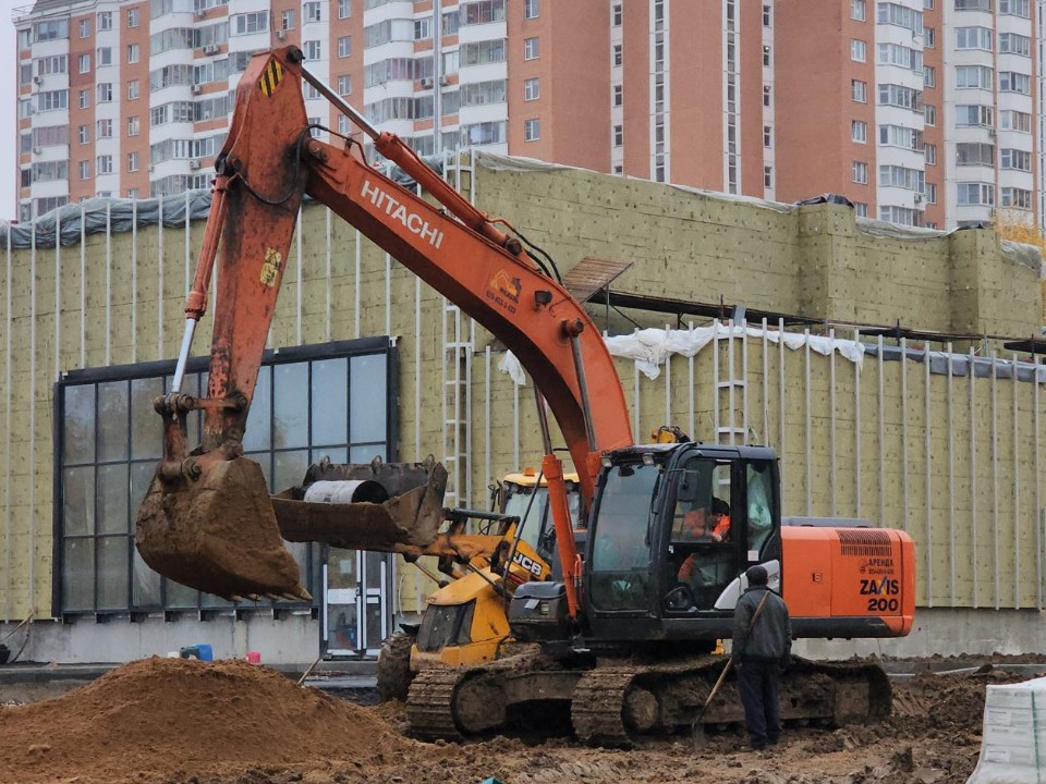 Асфальт и отделка: как продвигается строительство ФОКа «Флагман»
