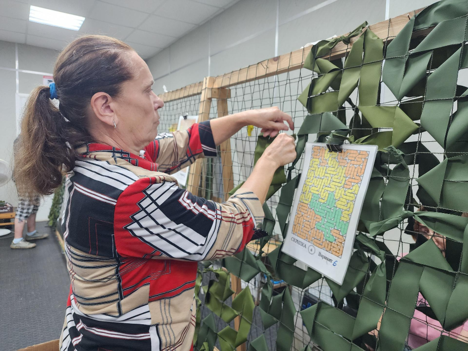 Более 100 маскировочных сетей ежемесячно создают фрязинские волонтеры «Покрова»