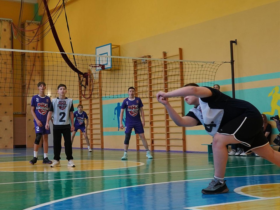 Сильнейшие команды прошлого сезона сразились в волейбольных матчах Школьной Лиги