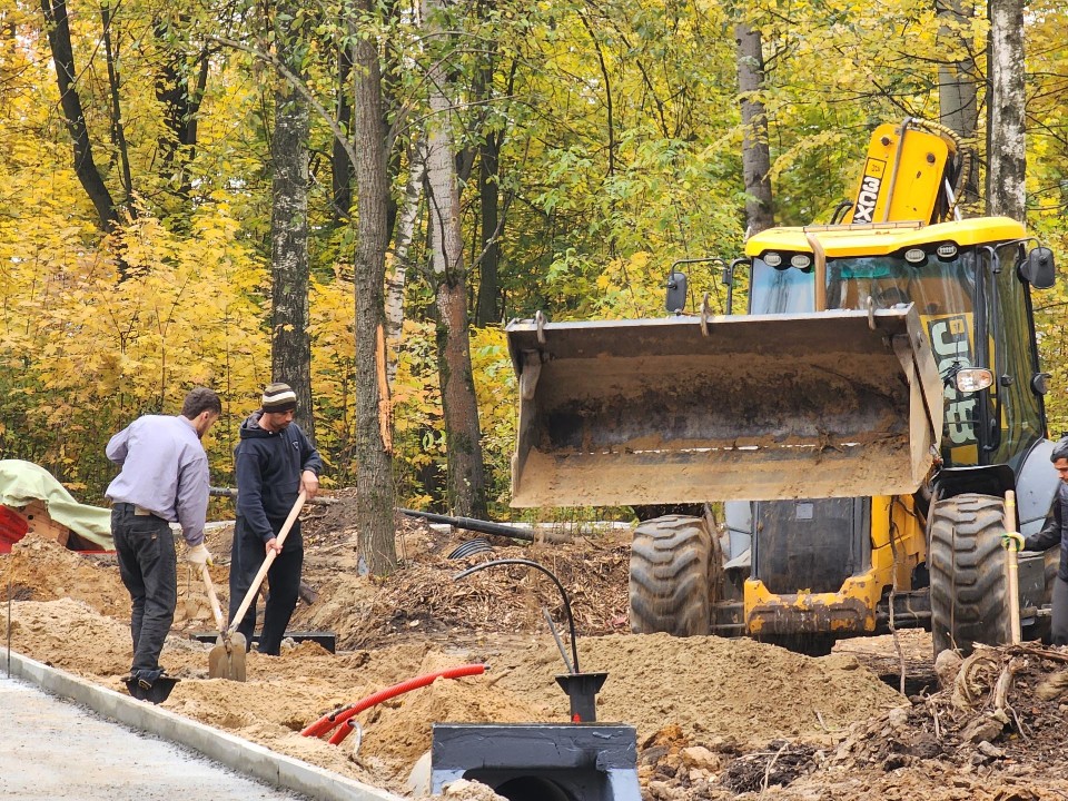 В сквере «Затишье» сделают концертную площадку и игровой комплекс в виде паровоза