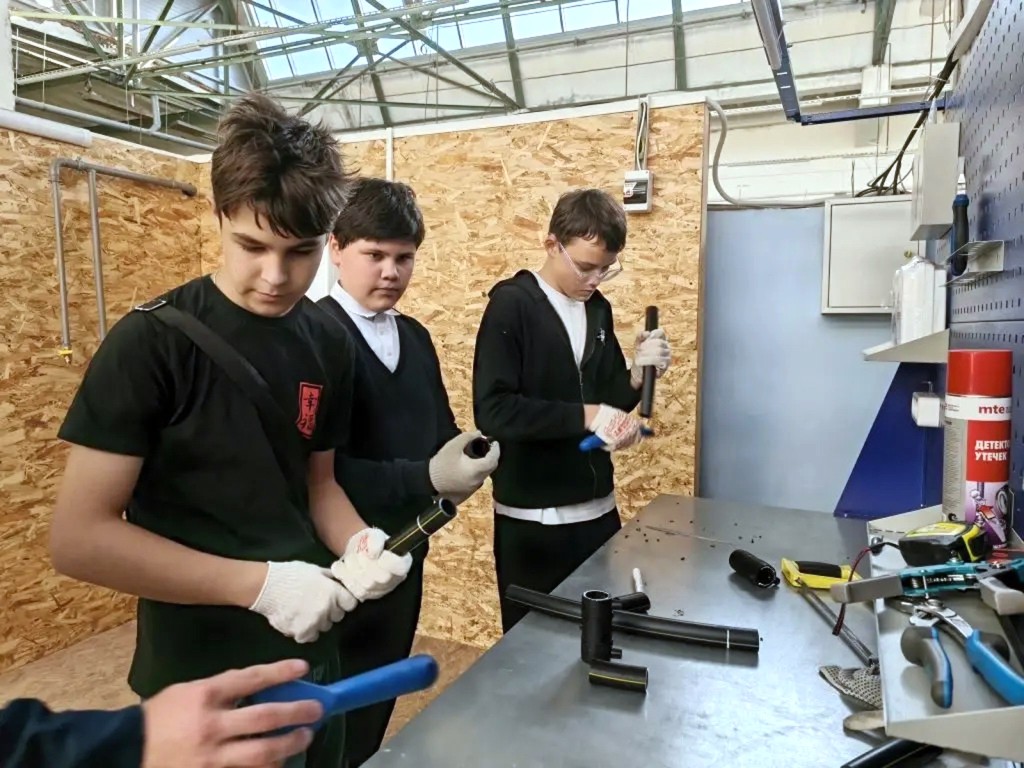 «Билет в будущее»: Ступинский техникум показал школьникам работу сварщика изнутри