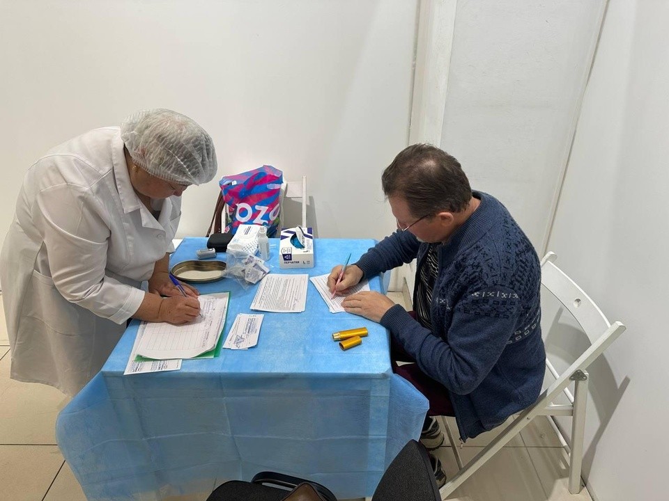 Прививка без очереди: в ТЦ на Каширском шоссе вакцинировали и обследовали посетителей