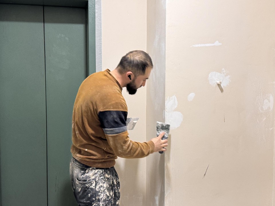 Рабочие рассказали, какие сюрпризы приготовил им ремонт дома в Одинцове