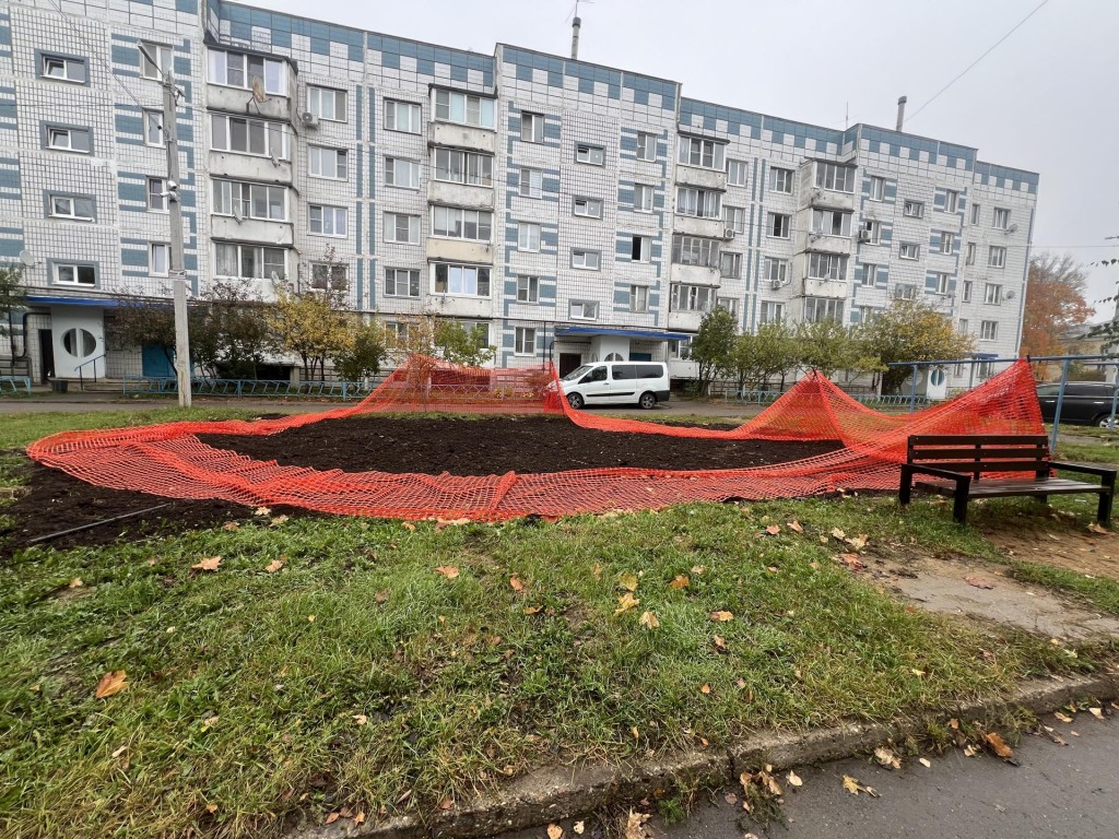 На улице Карла Маркса в Запрудне до конца осени установят детскую площадку