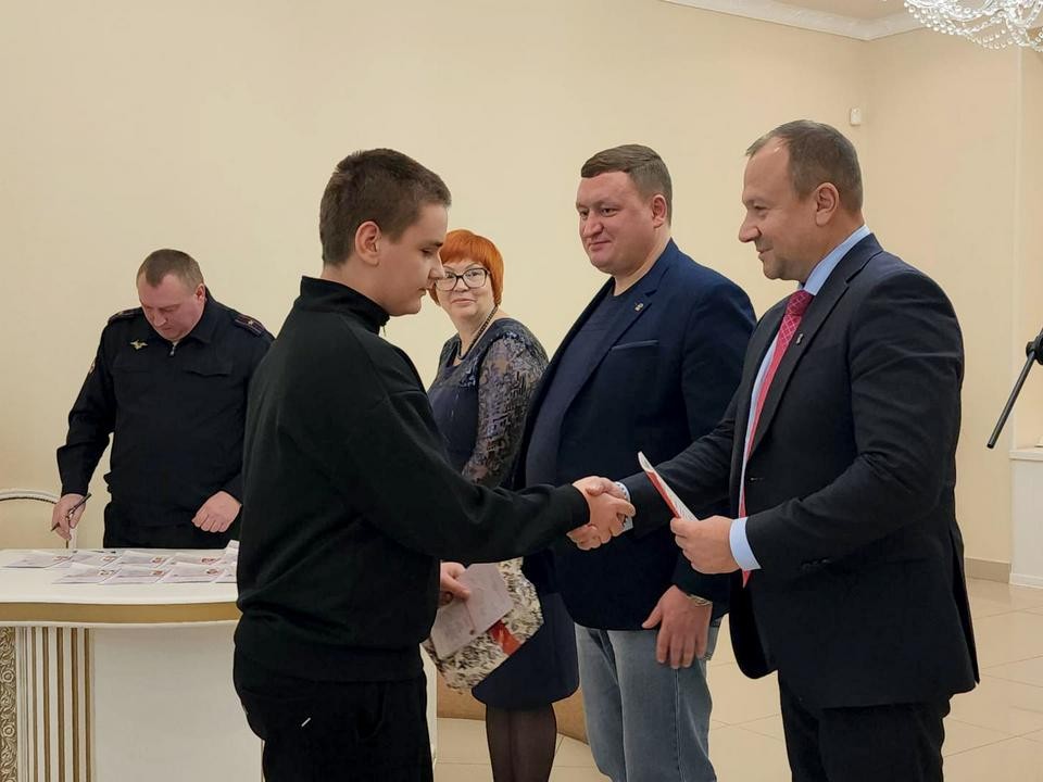 Защищайте, развивайте и прославляйте: еще 16 жителей Луховиц стали гражданами России