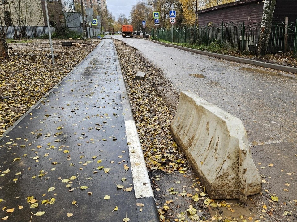 Половина пути позади: как продвигается ремонт улицы у парка