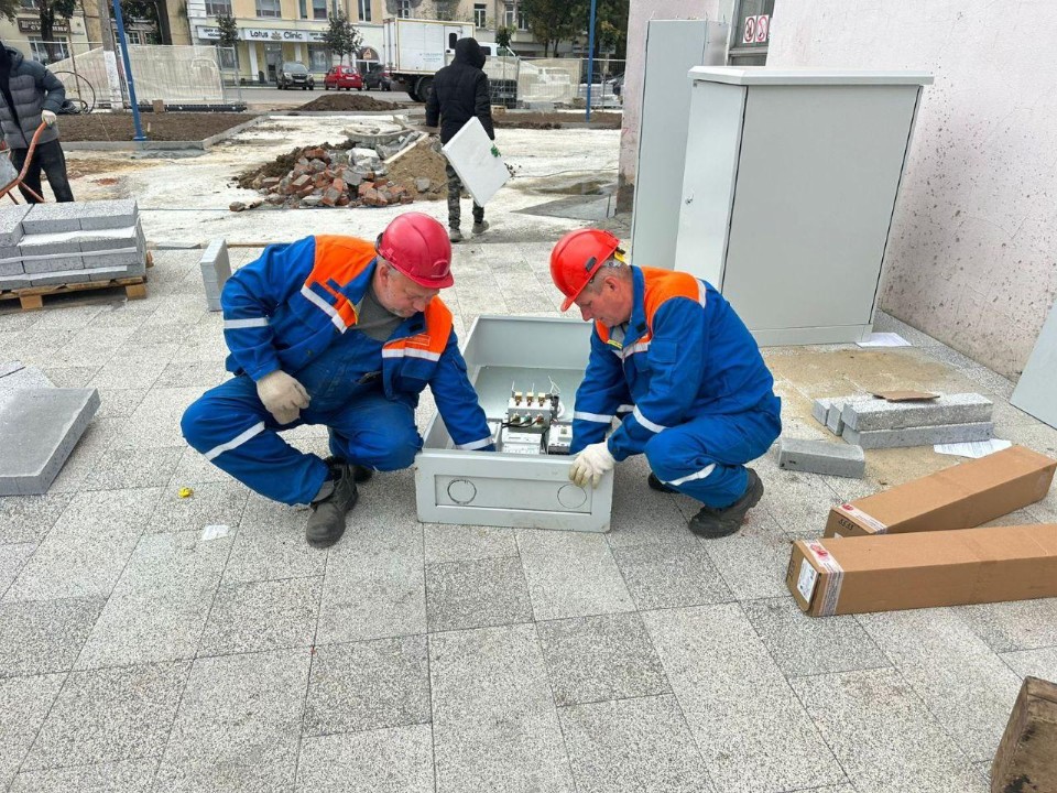 Сквер стал светлее и безопаснее благодаря новому электроснабжению