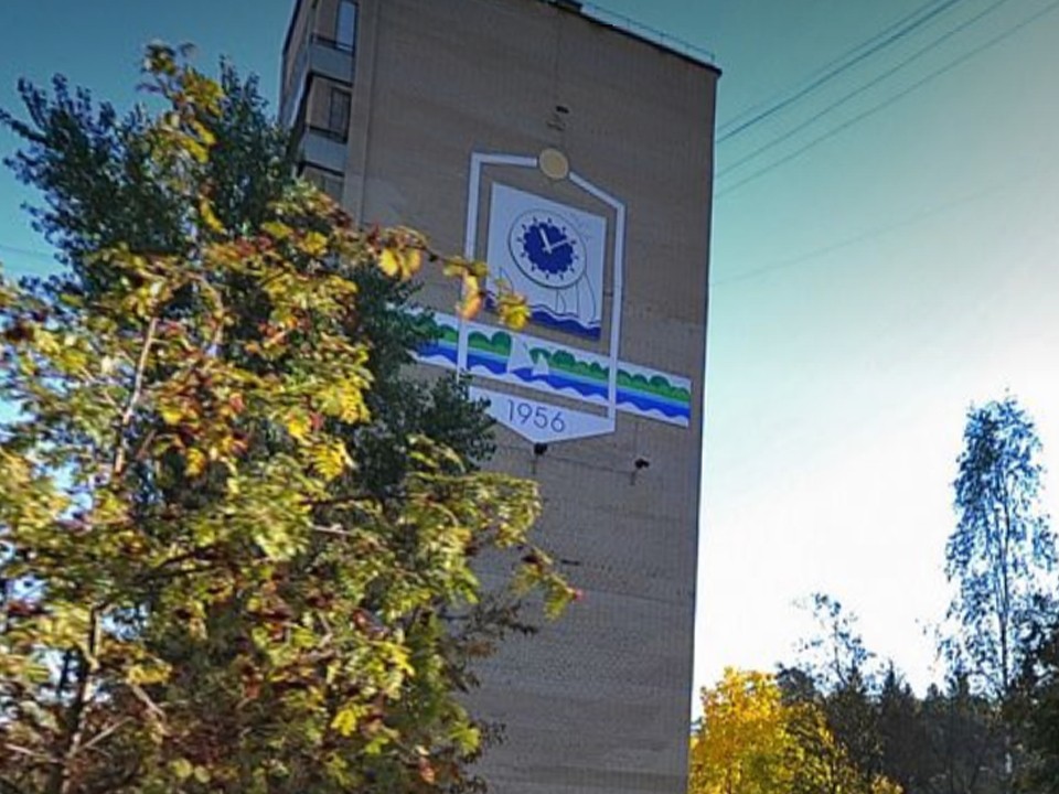 В Дубне демонтировали большие часы на проспекте Боголюбова