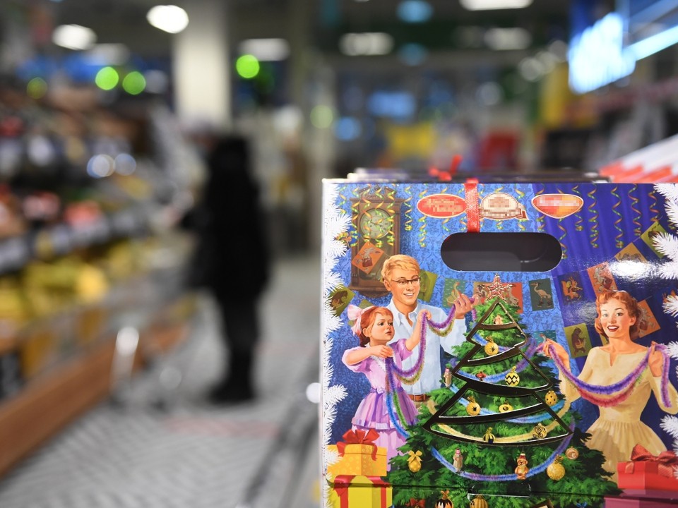 В магазинах стартовала сладкая предновогодняя гонка: полки пустеют моментально