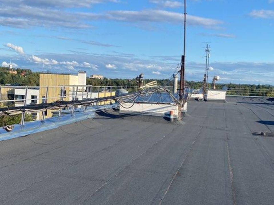 Новая крыша появилась у жилого дома №7 на улице Заречной в Дмитровском округе