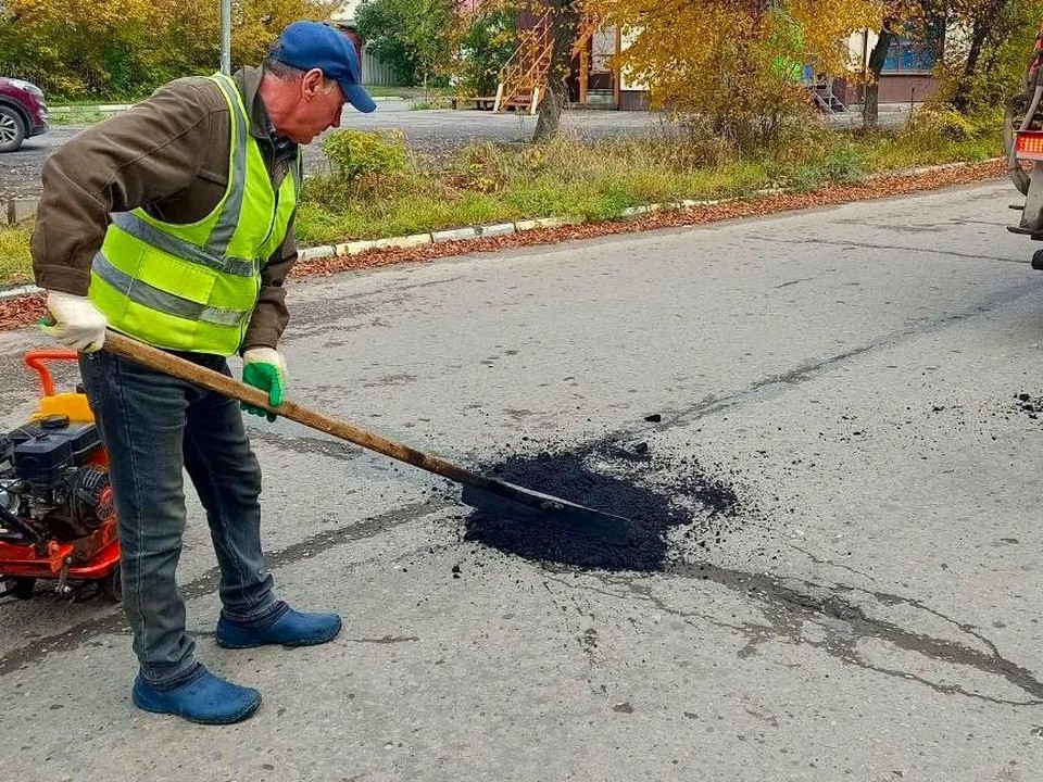 Специалисты отремонтировали дороги в Хлопках, Чемодурово и Москворецком