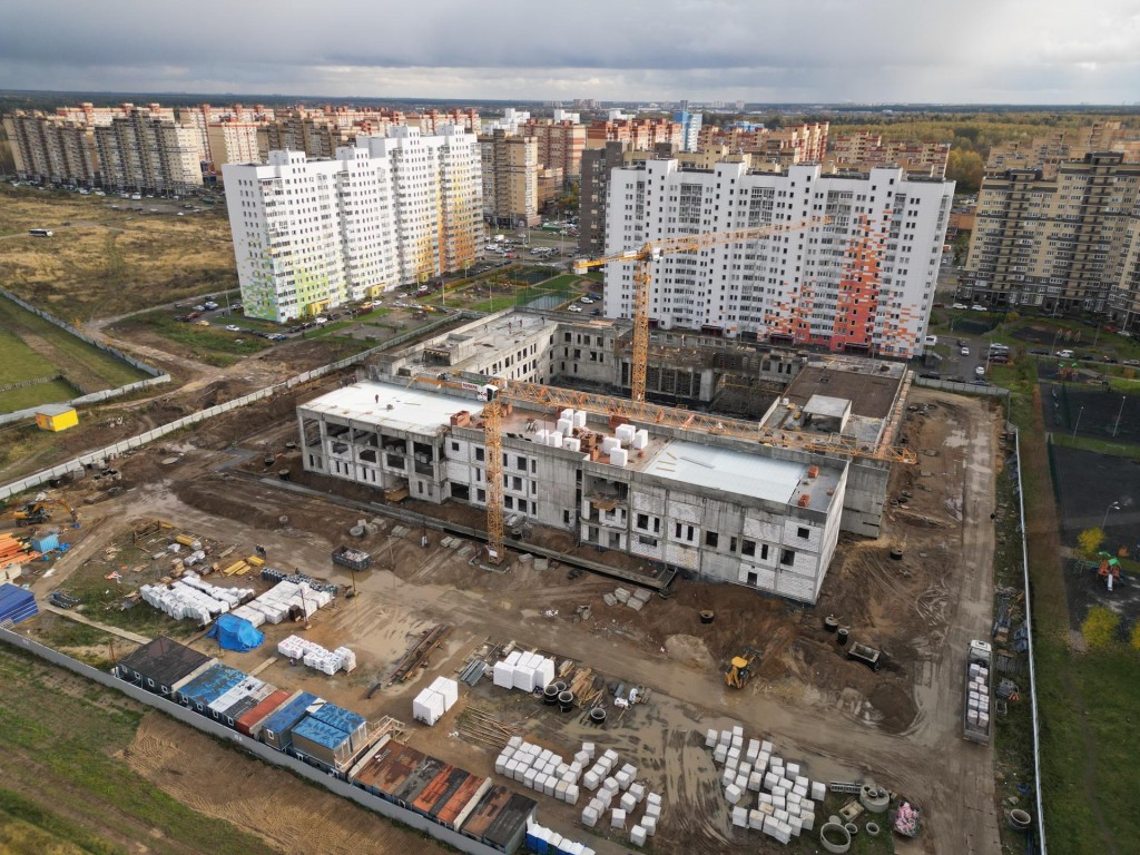 Родители выдохнут: в Лукино-Варине строят новую школу на два блока для 1100 учеников. Когда открытие?