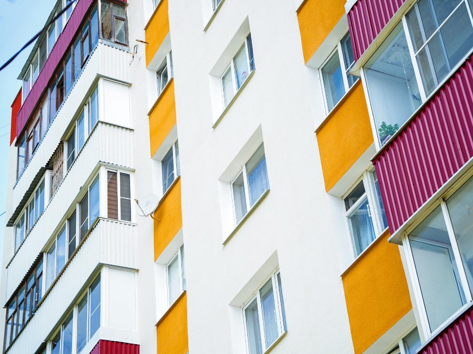 Фасады двух домов в Шатуре приведут к единому стилю после ремонта