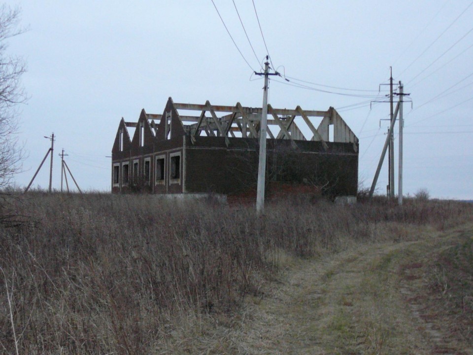 В Серебряных Прудах снесли аварийный «Дом животновода»