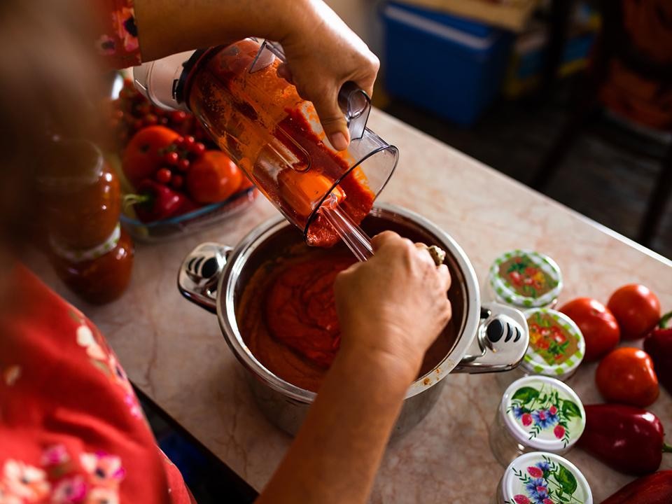 Диетолог назвала топ-4 самых полезных консервов