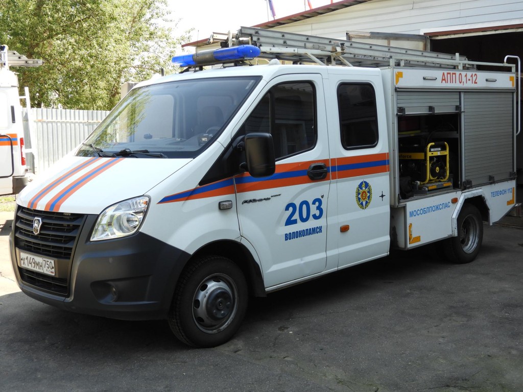 Спасатели помогли медикам госпитализировать мужчину с большим весом в Волоколамске