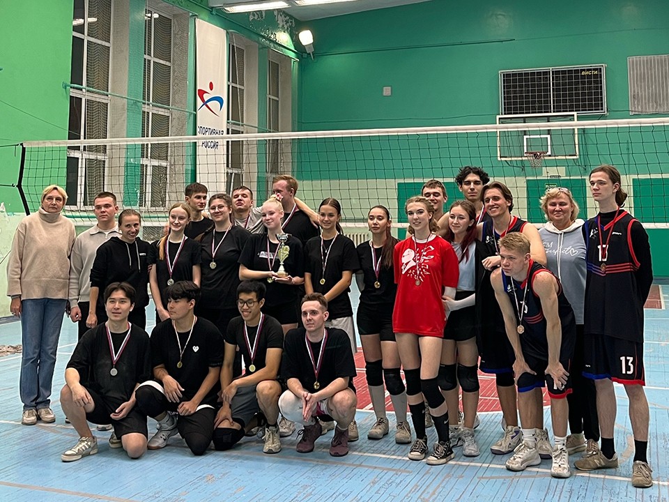 Студенты-волейболисты в Пушкинском округе разыграли призы спортивного турнира