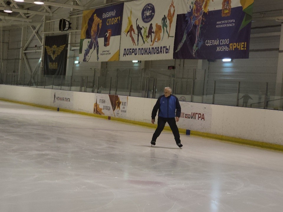Клинские пенсионеры могут бесплатно кататься на катке два раза в неделю