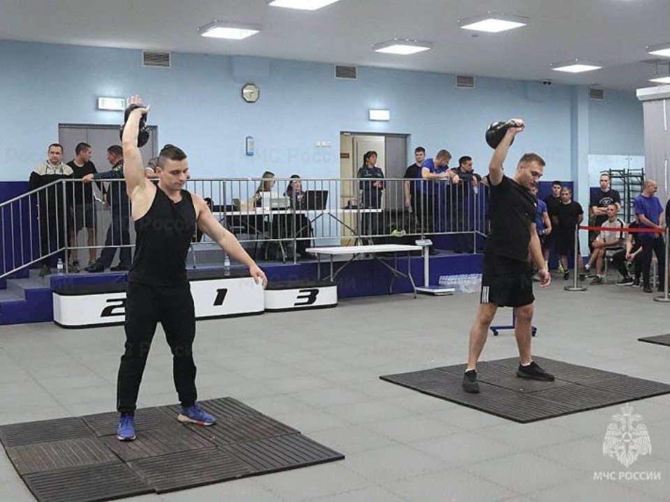 Кто сильнейший в МЧС? В Подмосковье определили лучших гиревиков среди спасателей