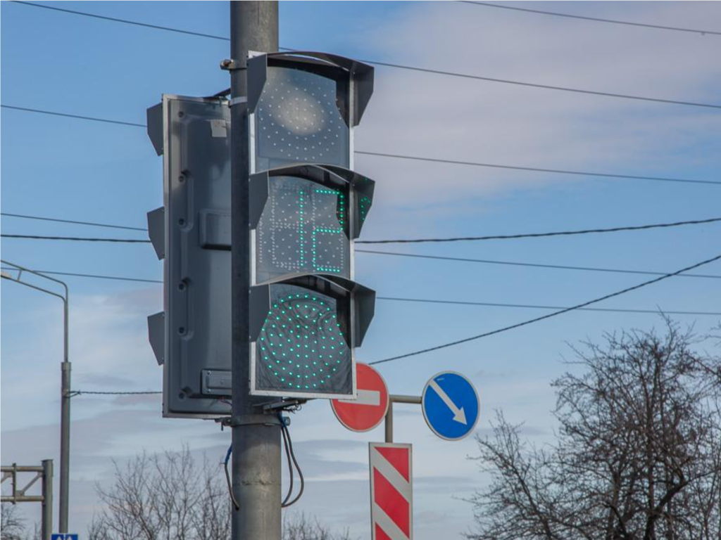 Новый светофор с вызывной кнопкой установили в деревне Татарки