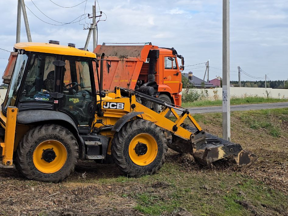 Собственник участка отремонтирует трубу водоотведения, чтобы исключить подтопление домов в Шаликове