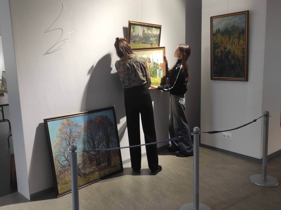 Новую экспозицию живописи смонтировали сотрудники щелковского музея