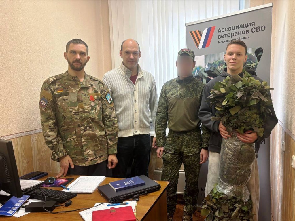 Забота, сплетенная вручную: как каширская семья помогает бойцам СВО