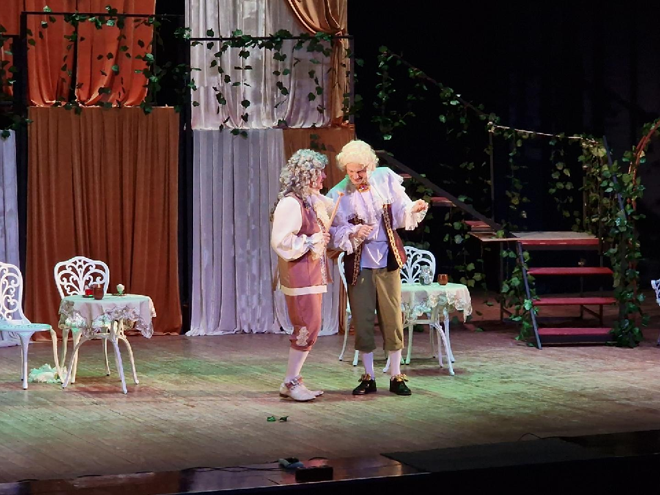 «Хозяйка гостиницы» в Дубне: театр «Квадрат» представил премьеру по Гольдони